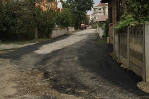 Akyazı Belediyesi’nden Ömercikler Mahesi'ne Asfalt Yama