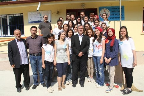 BİR ÖĞRENCİ'DE SEN OKUT KAMPANYASI