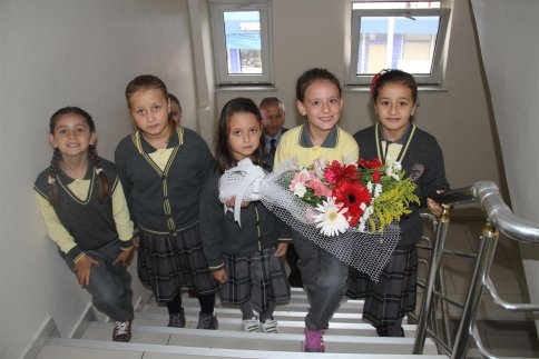 Paris İlköğretim Okulu Öğrencilerinden Başkan Akcan'a Ziyaret