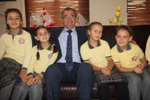 Paris İlköğretim Okulu Öğrencilerinden Başkan Akcan'a Ziyaret