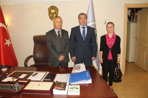 Paris İlköğretim Okulu Öğrencilerinden Başkan Akcan'a Ziyaret