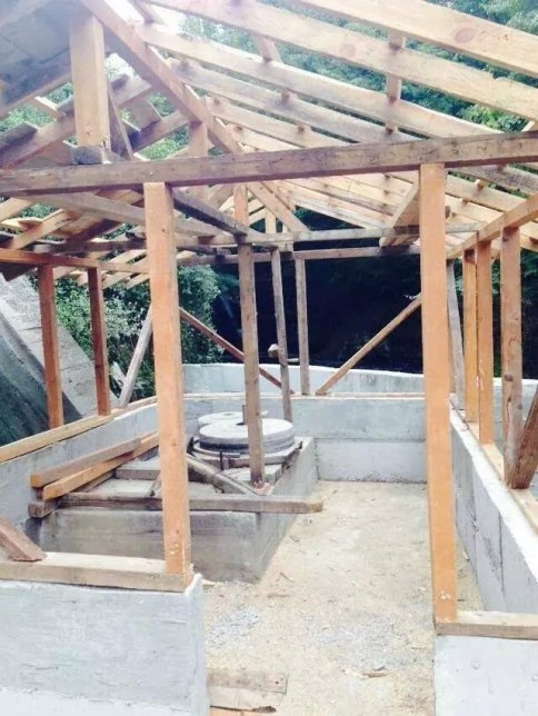 Sel'de Zarar Gören Tarihi Değirmeni Kendi İmkanlarıyla Onarıyor