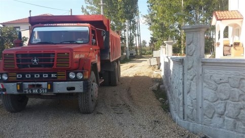 Akyazı Belediyesi Ömercikler Mahesinde Teknik Çalışmalarını Sürdürüyor