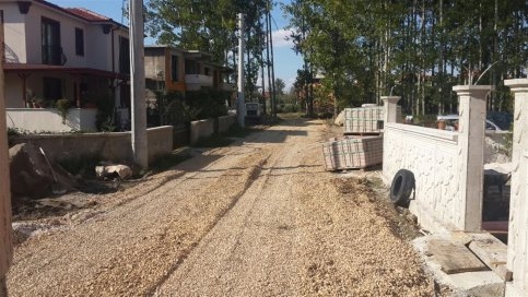 Akyazı Belediyesi Ömercikler Mahesinde Teknik Çalışmalarını Sürdürüyor