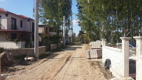 Akyazı Belediyesi Ömercikler Mahesinde Teknik Çalışmalarını Sürdürüyor