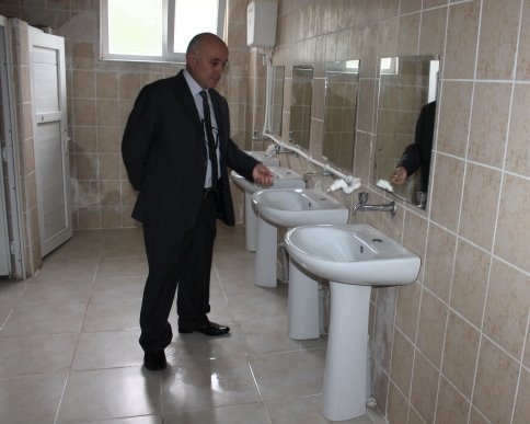 İlçe Müdürü Özdemir Okulları Ziyaret Etti