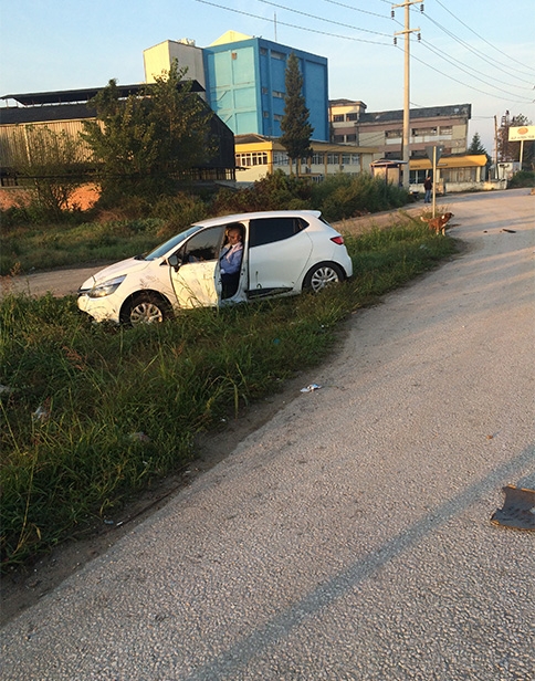 Kaza Sonrası Araç İçerisinde Baygın Kaldı