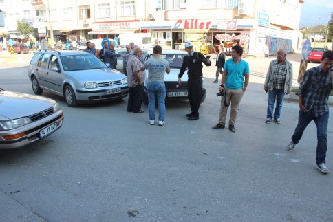 İki Araç Kaza Yaptı