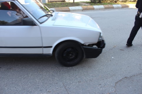 İki Araç Kaza Yaptı