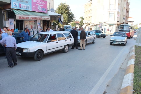 İki Araç Kaza Yaptı