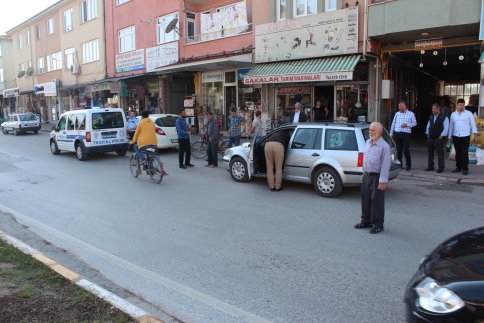 İki Araç Kaza Yaptı