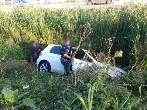 Kontrolü Kaybeden Araç Kanala Uçtu