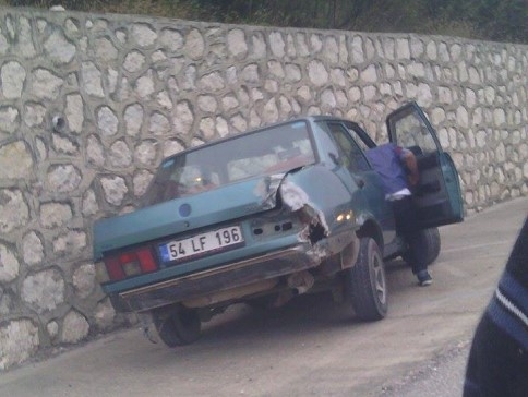 Akyazı İlçesi Dokurcun Samanpazarı Mahesinde trafik kazası meydana geldi.