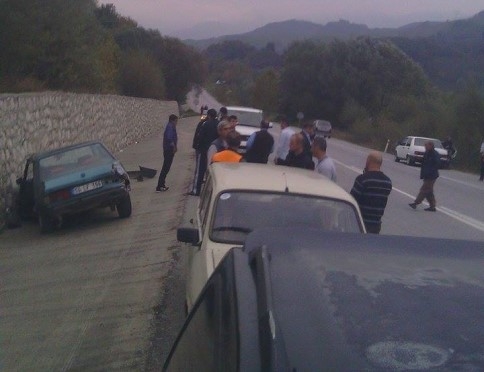 Akyazı İlçesi Dokurcun Samanpazarı Mahesinde trafik kazası meydana geldi.