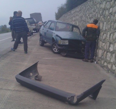 Akyazı İlçesi Dokurcun Samanpazarı Mahesinde trafik kazası meydana geldi.