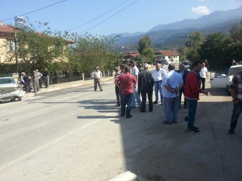 Duran araca Arkadan çarptı