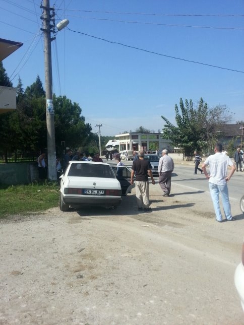 Duran araca Arkadan çarptı