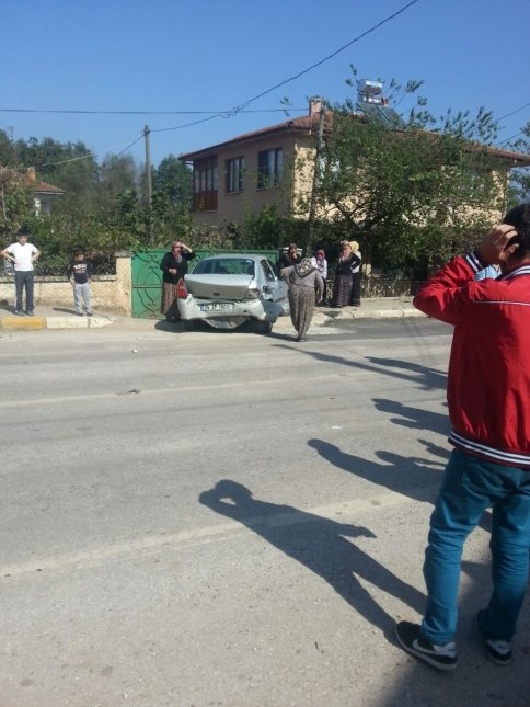 Duran araca Arkadan çarptı