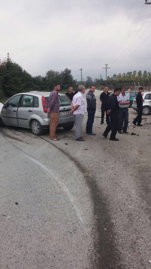 4 Araç Parçalandı 4 Yaralı