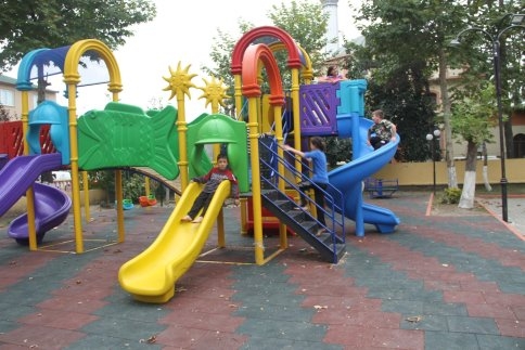 Akyazı Belediyesinden Park ve Bahçelerde Çalışma
Okullara Oyun Grubu
