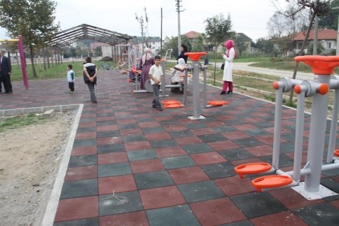 Akyazı Belediyesinden Park ve Bahçelerde Çalışma
Okullara Oyun Grubu
