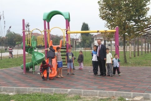 Akyazı Belediyesinden Park ve Bahçelerde Çalışma
Okullara Oyun Grubu
