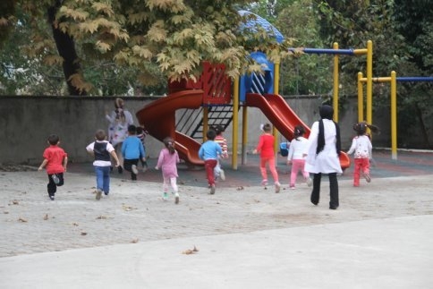 Akyazı Belediyesinden Park ve Bahçelerde Çalışma
Okullara Oyun Grubu
