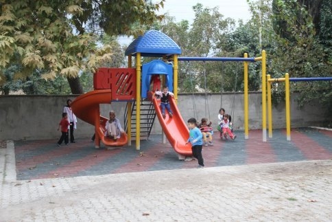 Akyazı Belediyesinden Park ve Bahçelerde Çalışma
Okullara Oyun Grubu
