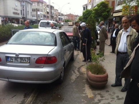 Daracık Yola Park Edersen Olacağı Bu !