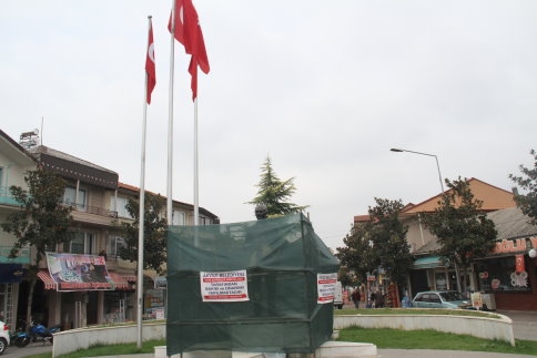 Akyazı Belediyesinden Tören Alanında Peyzaj Ve Bakım Çalışması