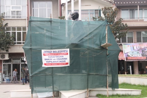 Akyazı Belediyesinden Tören Alanında Peyzaj Ve Bakım Çalışması