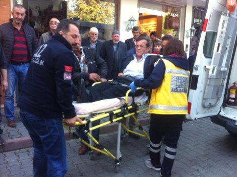 Otomobil Yayanın Ayağını Ezdi