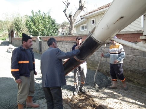 Yola Beton Döküldü