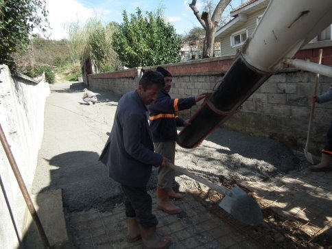 Yola Beton Döküldü