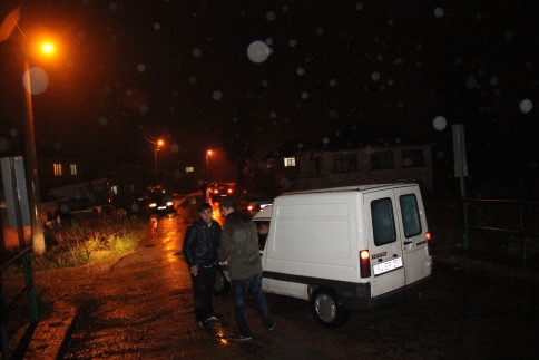 Muhtar ve Vatandaş Sel Nöbeti Tutuyor