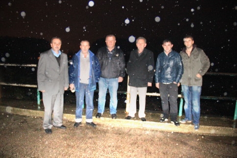 Muhtar ve Vatandaş Sel Nöbeti Tutuyor