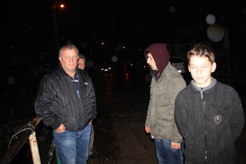 Muhtar ve Vatandaş Sel Nöbeti Tutuyor