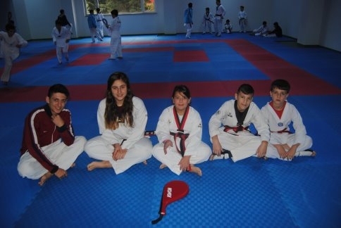 Taekwondoculardan 4 Madalya