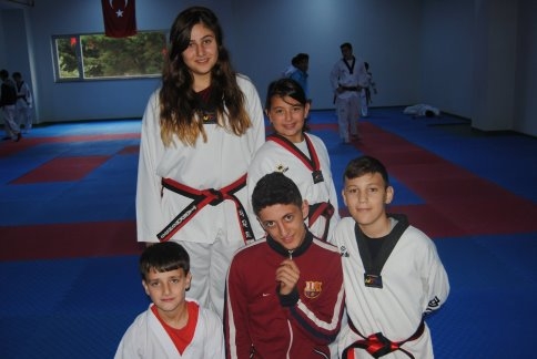 Taekwondoculardan 4 Madalya