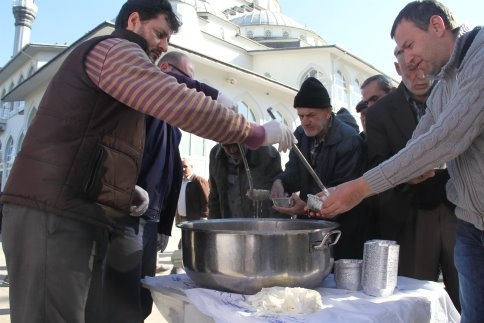 Akyazı Belediyesi Aşure Etkinliği Yapıldı