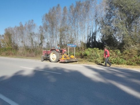 Akyazı Belediyesi'nden Peyzaj Bakım Çalışmaları
