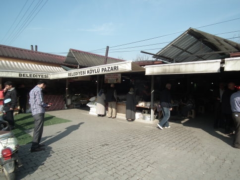 Köylü Pazarı Esnafı Seyyar Satıcılardan Şikayetçi