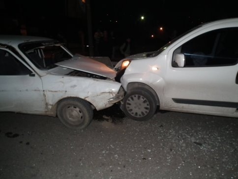 Meydana Gelen Kazada 2 Kişi Hafif Yaralandı