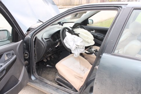 Virajı Alamayan Araç Duvara Çarparak Durabildi