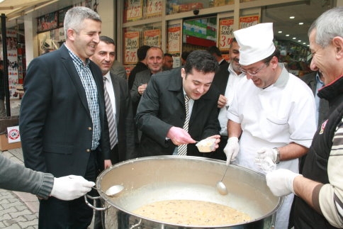 Öztürk Marketten Aşure İkramı