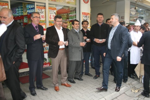 Öztürk Marketten Aşure İkramı