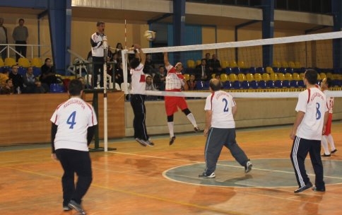 24 Kasım Voleybol Turnuvası Devam Ediyor