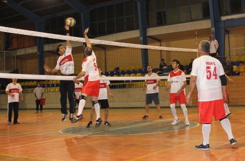 24 Kasım Voleybol Turnuvası Devam Ediyor