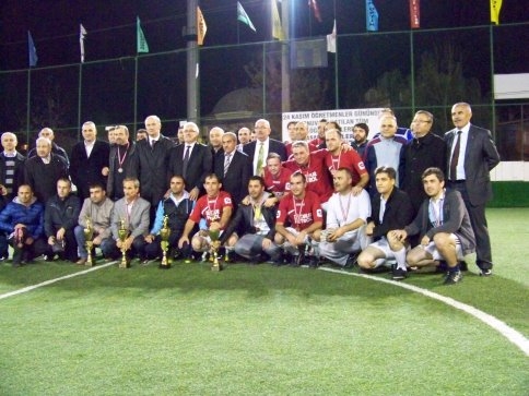 Öğretmenler Gününe Özel Şampiyon Akyazı EML