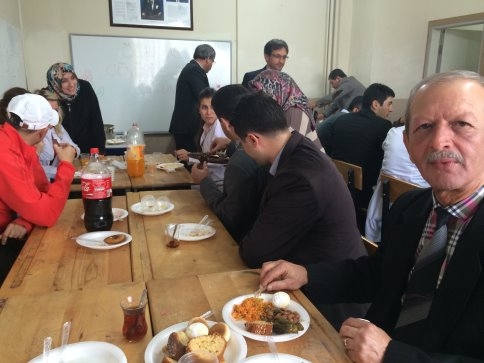 İnönü Ortaokulundan Sürpriz Öğretmenler Günü Kutlaması